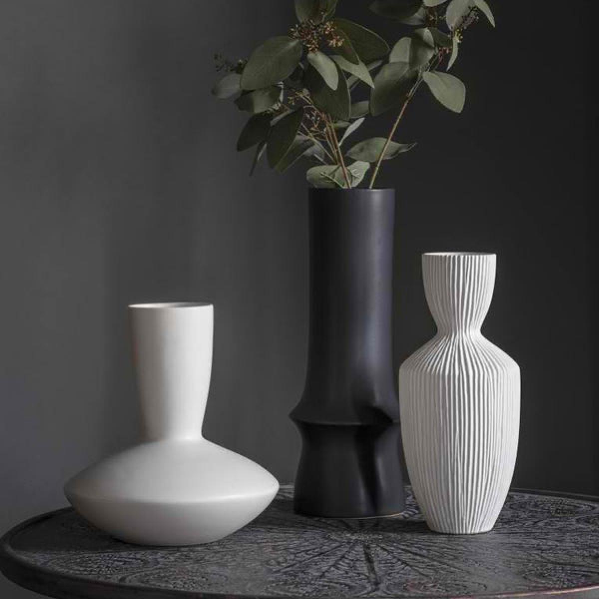 Gallery Interiors Hirano Vase | Outlet – image 2