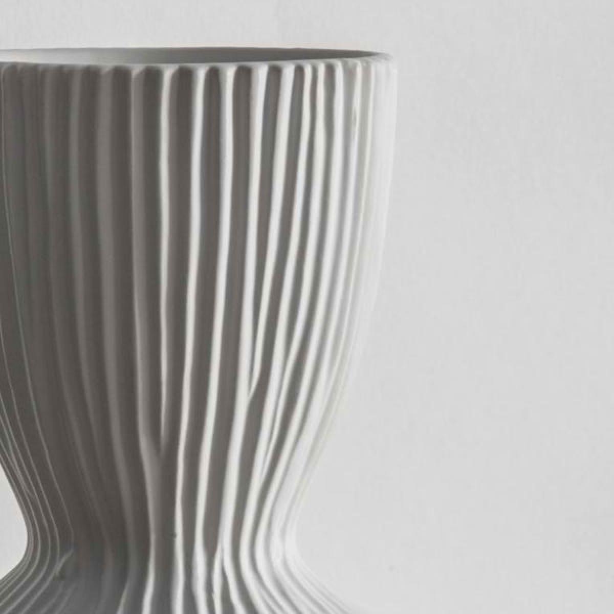 Gallery Interiors Hirano Vase | Outlet – image 3