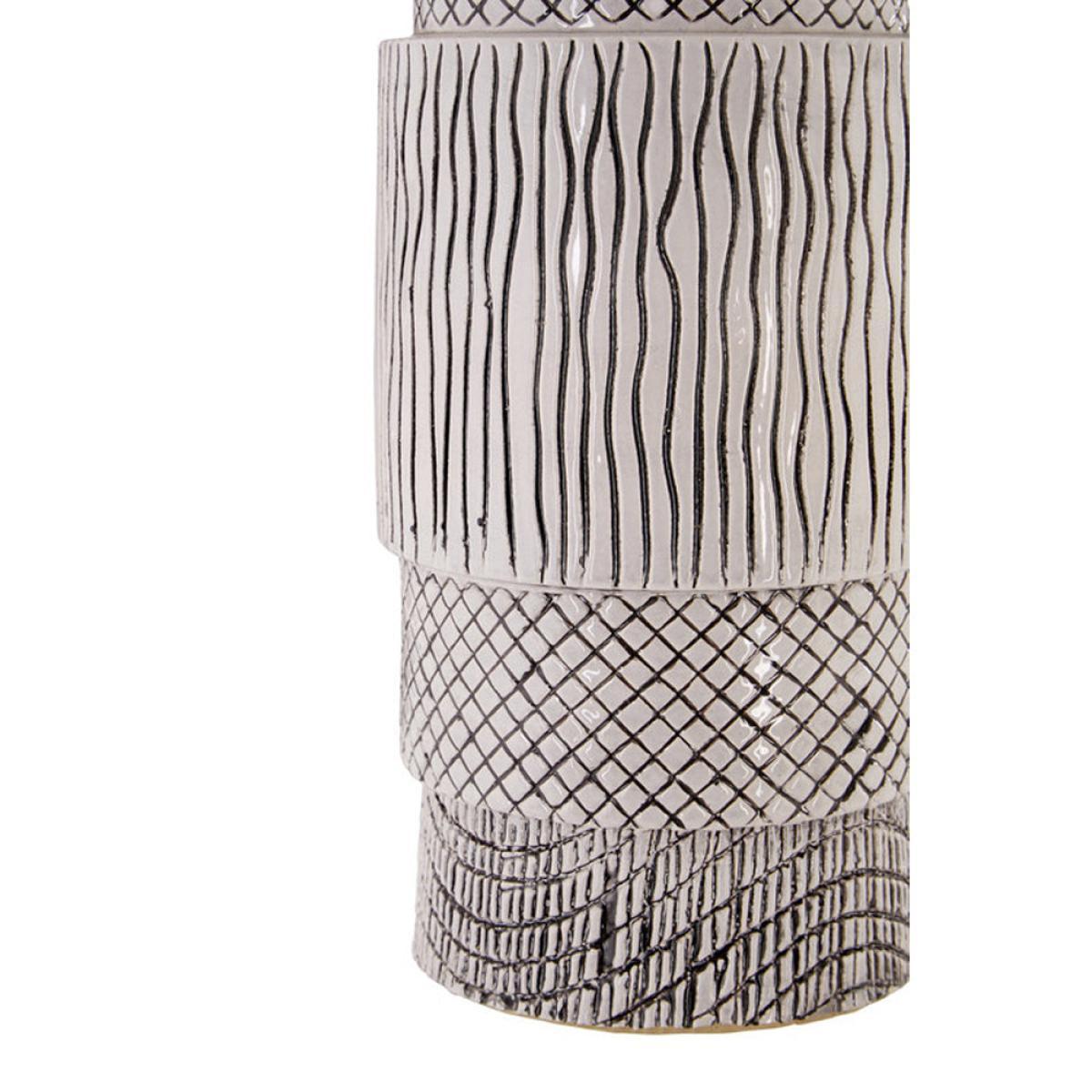 Olivia's Line Vase – image 4
