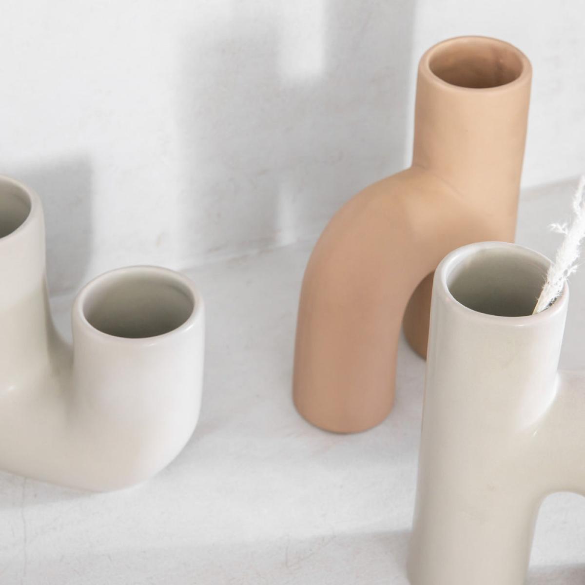Gallery Interiors Lucien Vase Beige – image 3