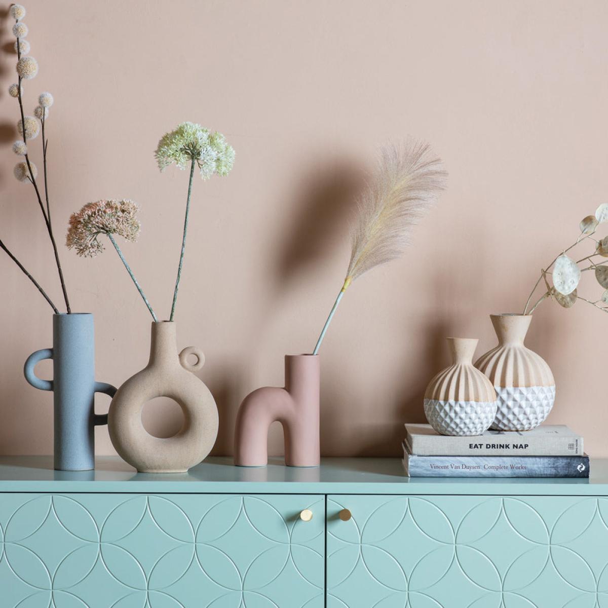 Gallery Interiors Lucien Vase Beige – image 1
