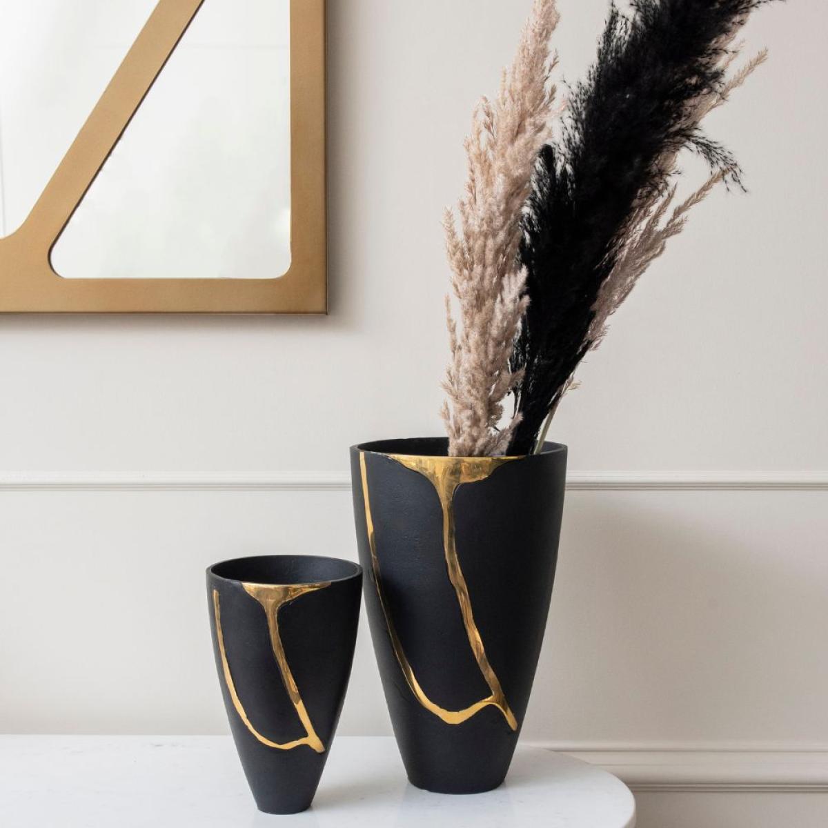 Libra Luxurious Glamour Collection - Arizona Black Aluminium Large Vase With Gold Lava Detail – image 7
