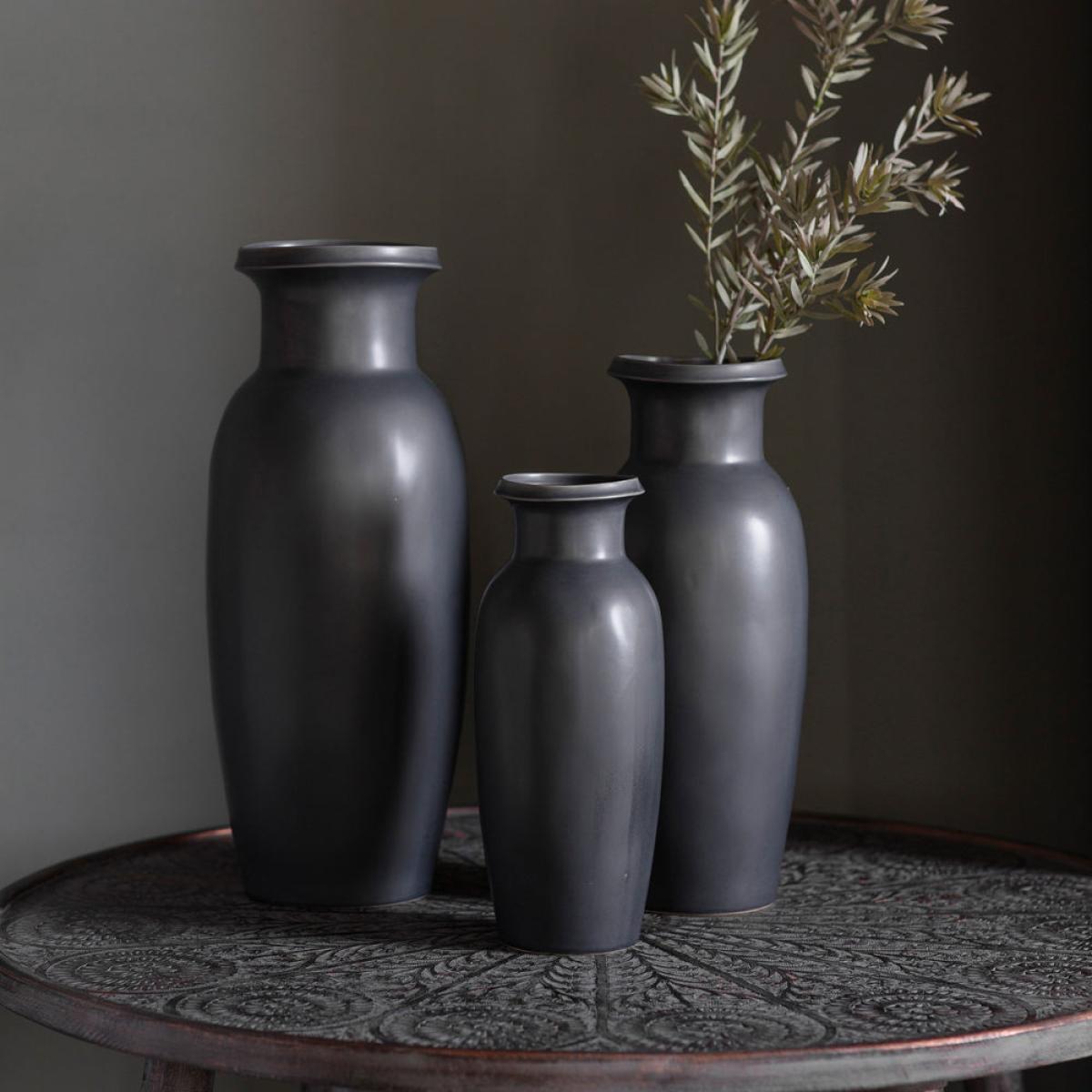Gallery Interiors Sakida Vase / Black / Large – image 10