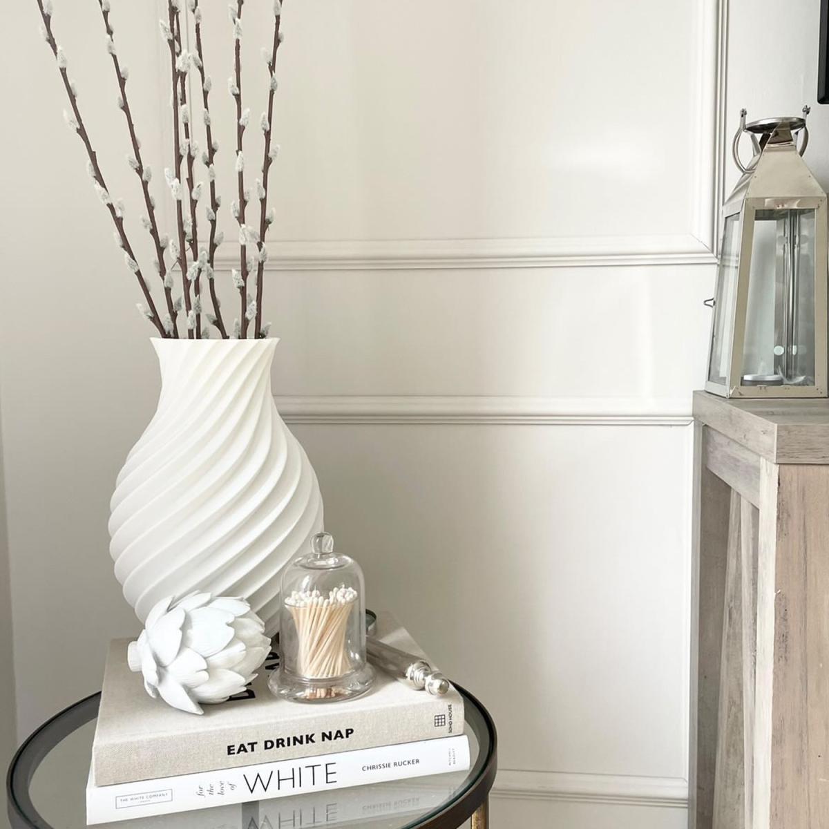 Swirl Vase Large  - White – image 3