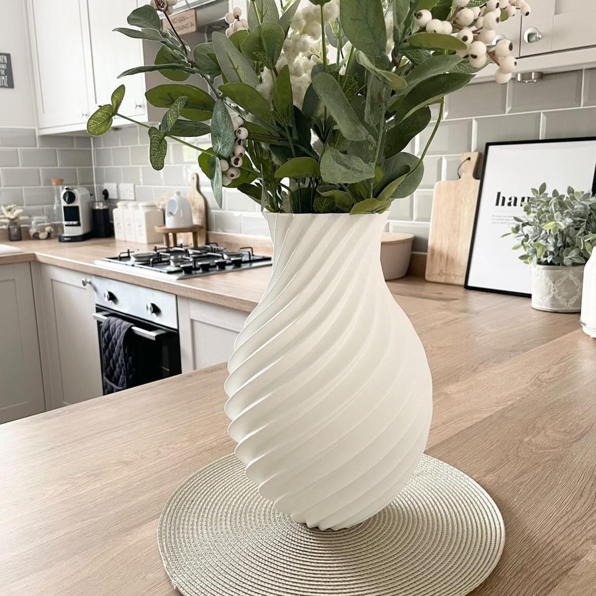 Swirl Vase Large  - White – image 4