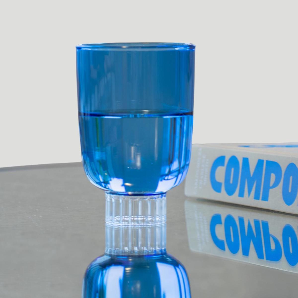 A Set Of Four Stemless Wine Glasses In Cobalt Blue | Sprezz – image 2