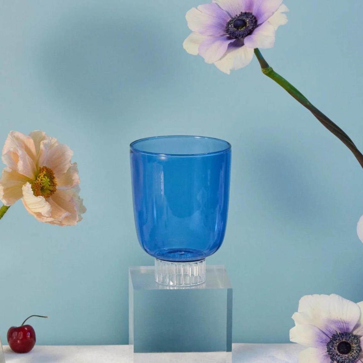 A Set Of Four Stemless Wine Glasses In Cobalt Blue | Sprezz – image 6