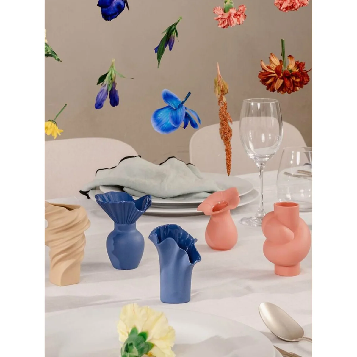 Porcelain Mini Vase Asym Midnight, H 10 cm – image 4
