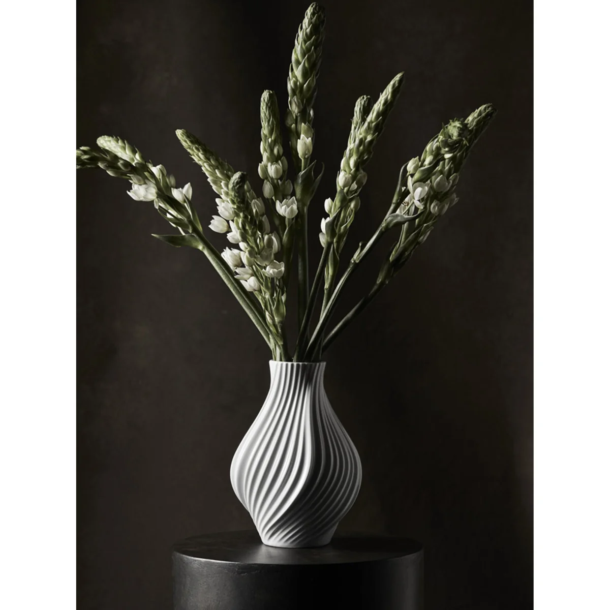 Porcelain Vase Twist, H 18 cm – image 5