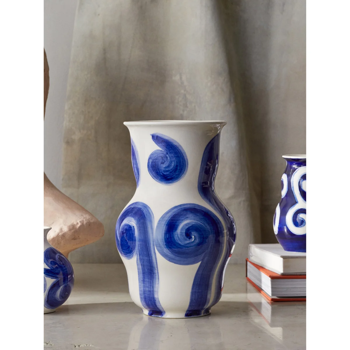 Hand-Painted Vase Tulle, H 23 cm – image 4