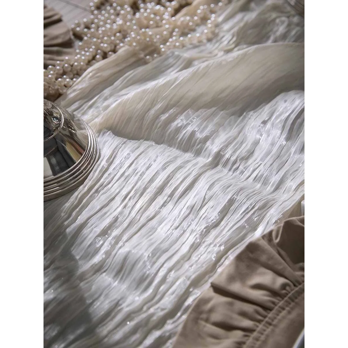 Crushed Satin Runner - 3m – image 2