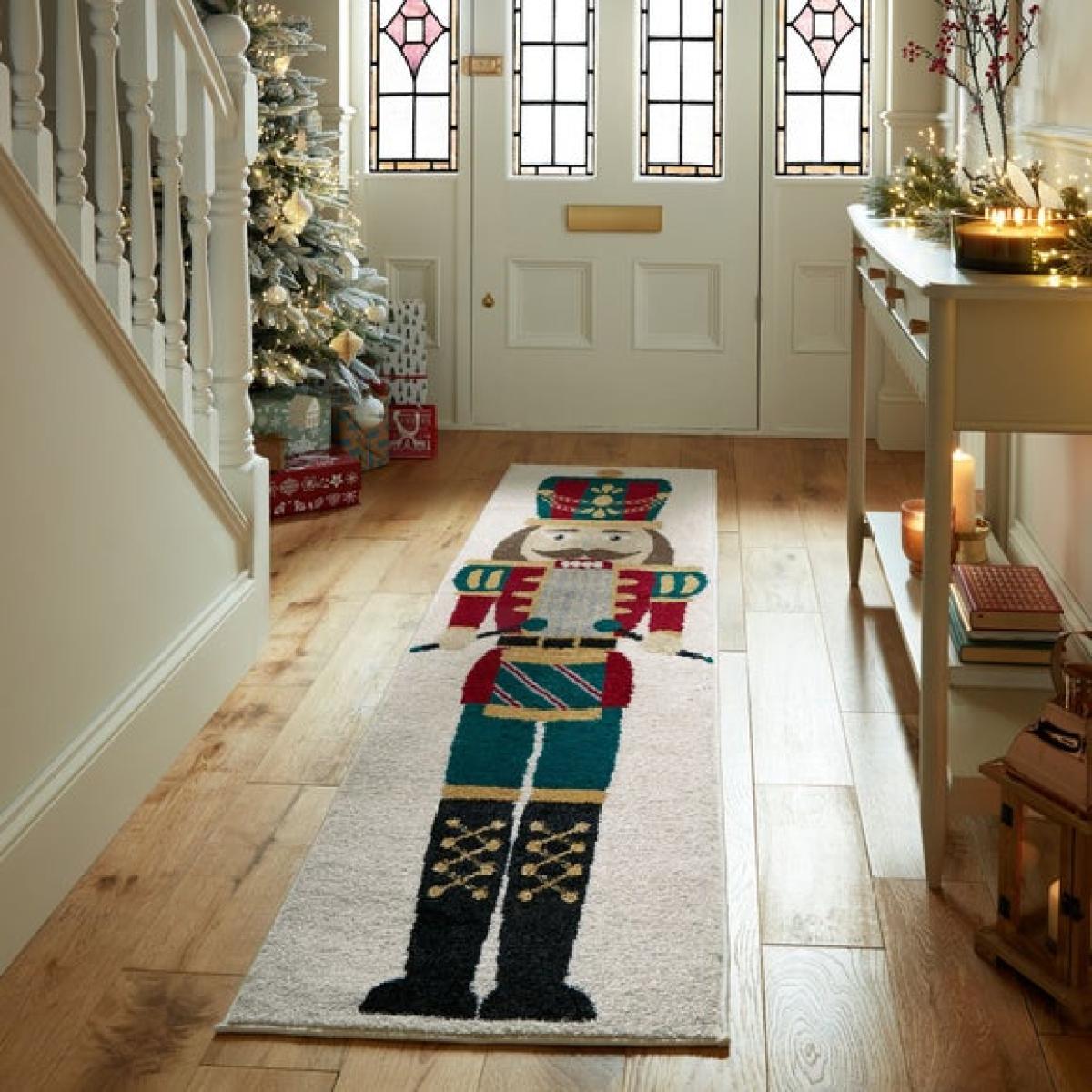 Nutcracker Runner – image 1