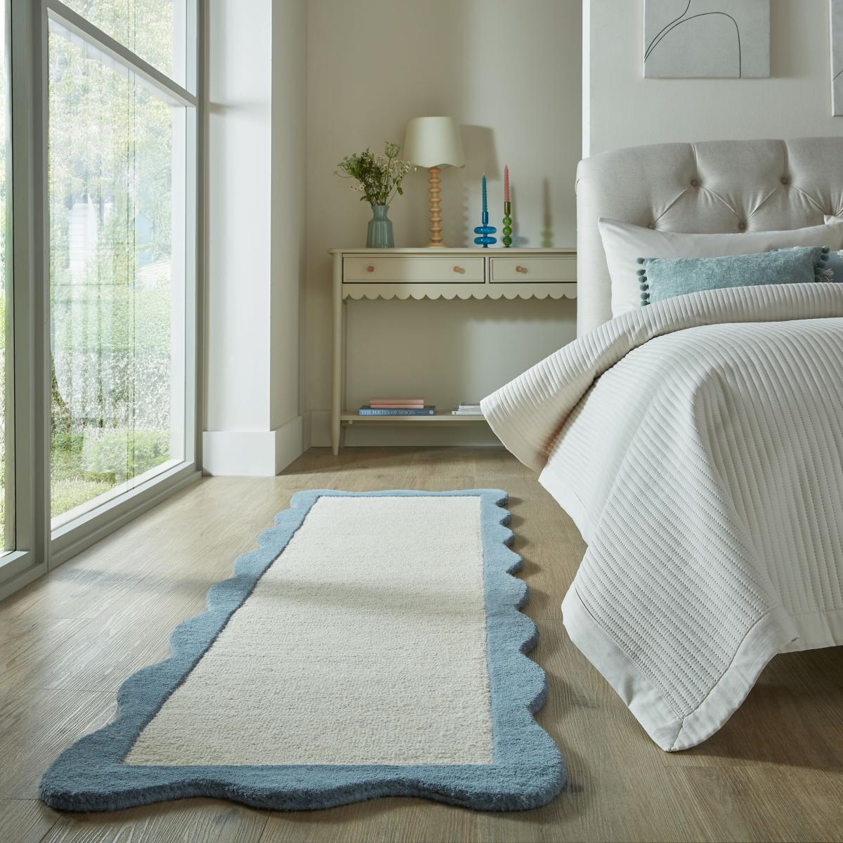 Bonnie Scallop Border Wool Runner – image 1