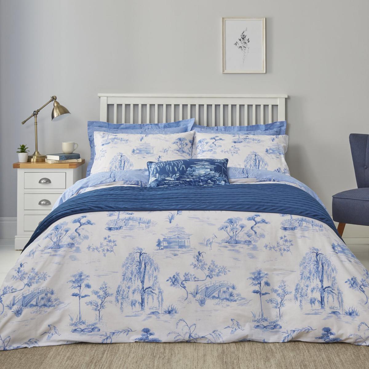 Chinoiserie Blue Bed Runner Blue – image 3