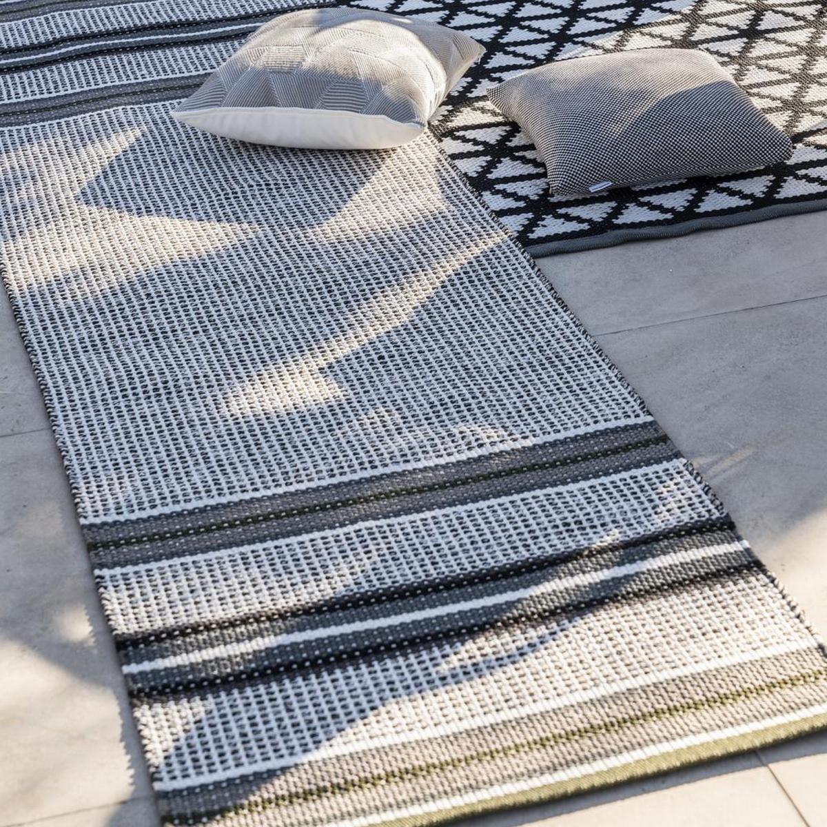 Pompano Runners in Natural by Designers Guild – image 1