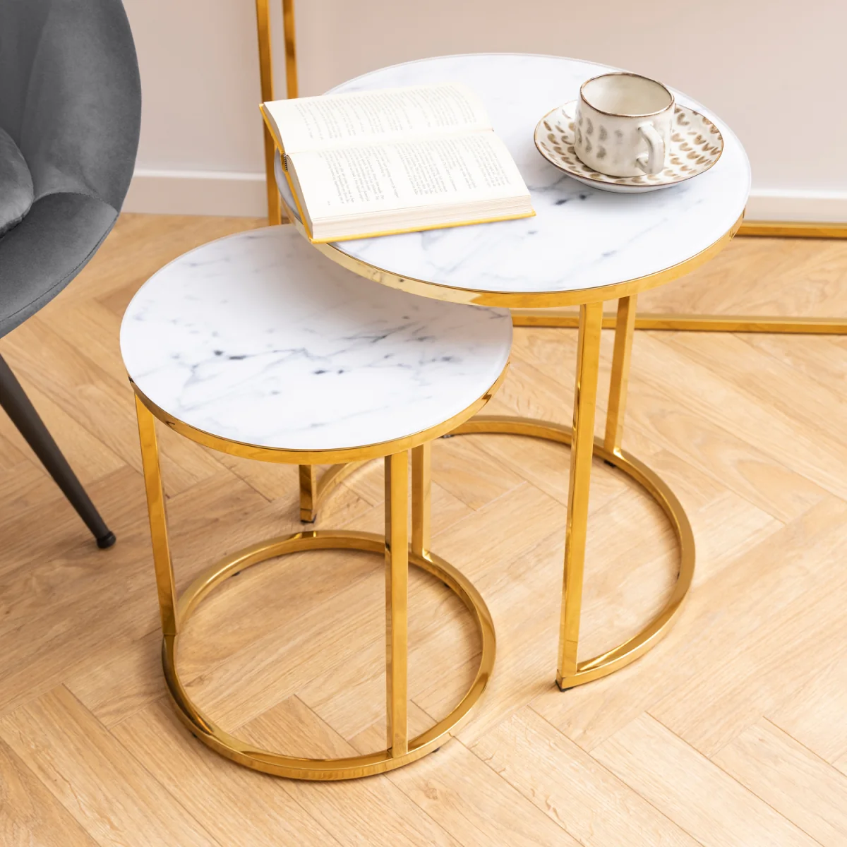 Alisma Nest of 2 Tables with White Marble Glass & Gold Base - White Marble & Gold – image 5