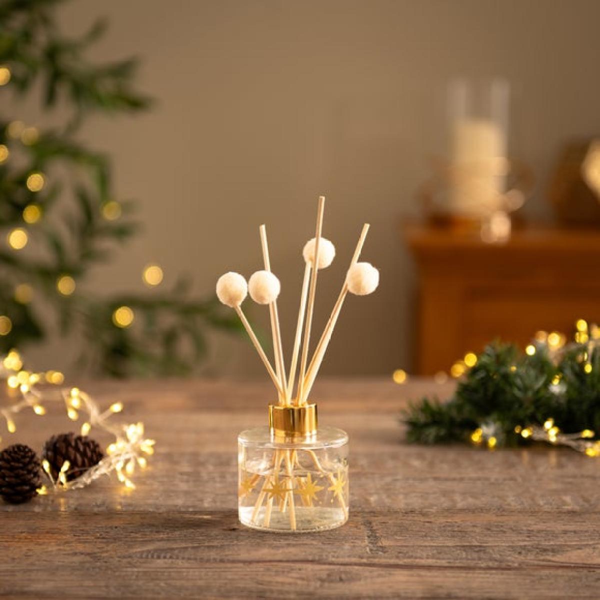 Star Pom Pom Gingerbread Diffuser – image 1