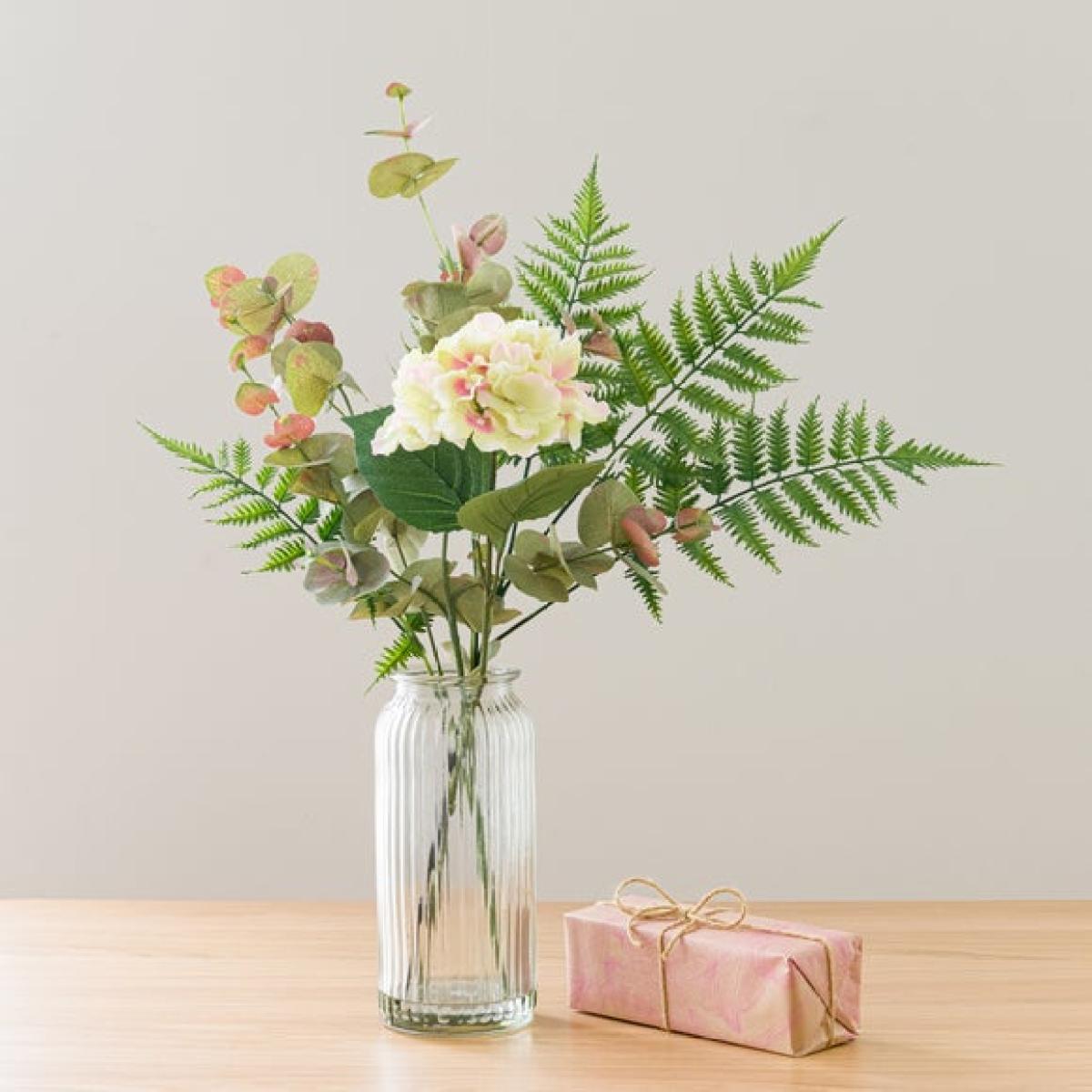 Artificial Hydrangea & Eucalyptus Bouquet in Vase & Fresh Linen Diffuser Gift Set – image 4