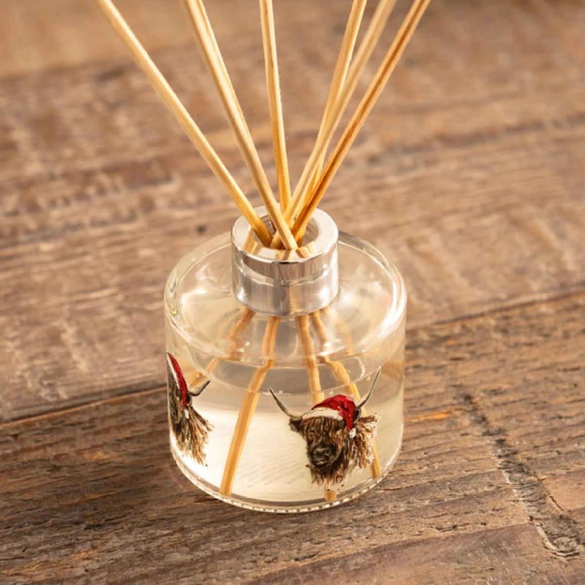 Christmas Highland Cow Linen Diffuser – image 2