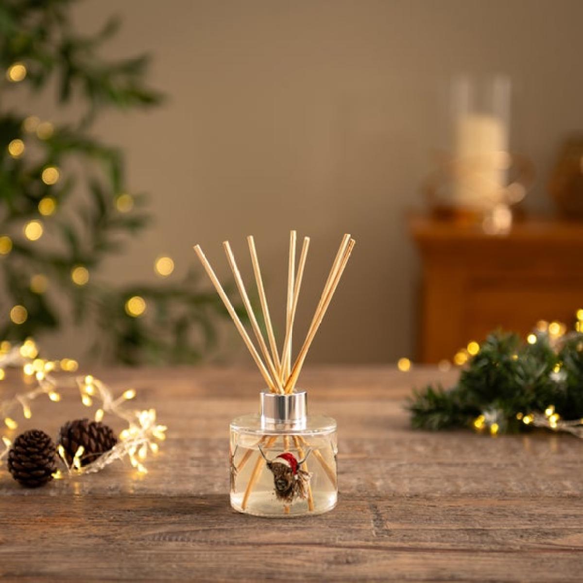 Christmas Highland Cow Linen Diffuser – image 1