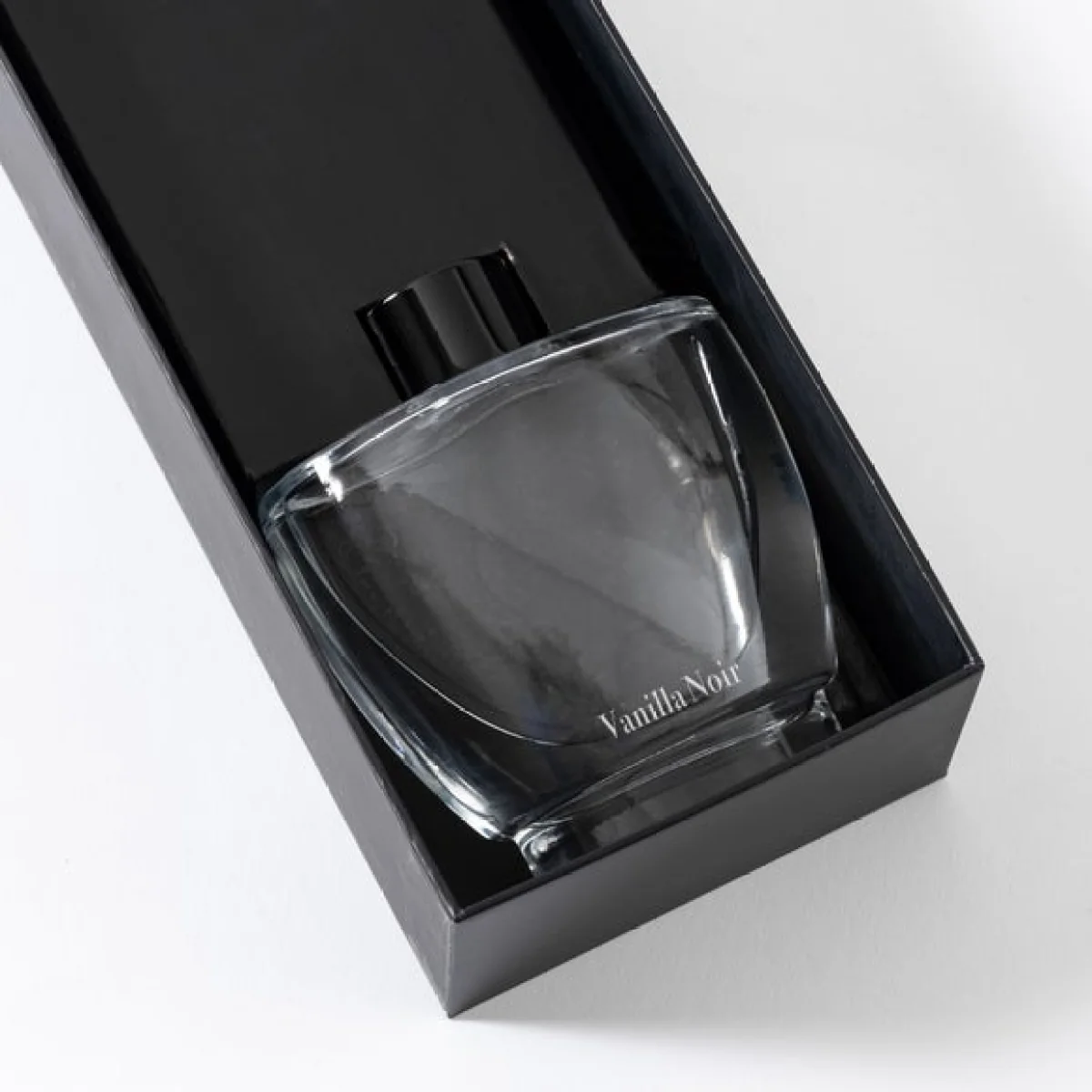 Moments Vanilla Noir Diffuser – image 6