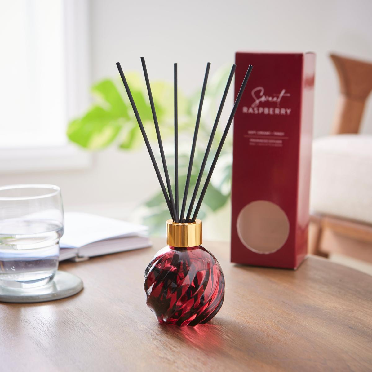 Sweet Raspberry Twist Glass Diffuser – image 1
