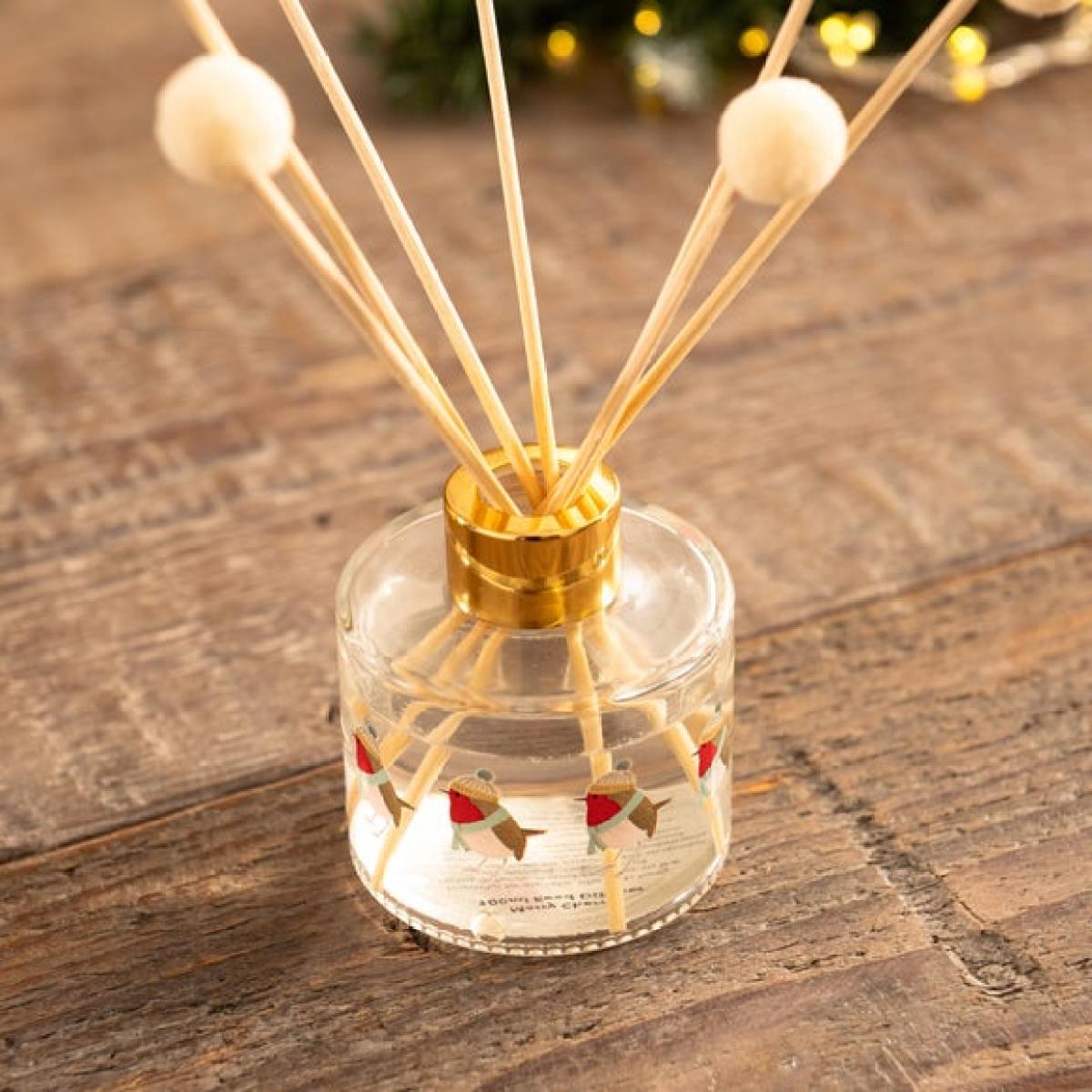 Robin Pom Pom Merry Cherry Diffuser – image 2