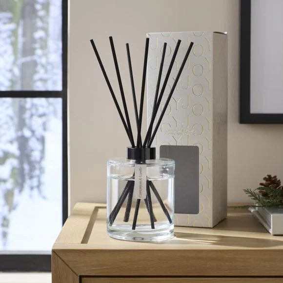 Christmas Joy Cinnamon & Vanilla Diffuser – image 1