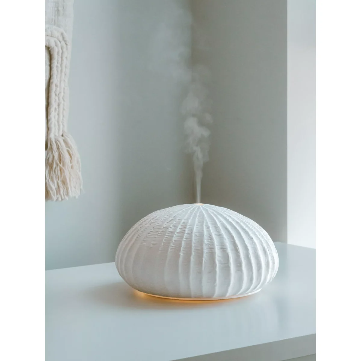 MADE BY ZEN Oceania Ceramic Electric Diffuser, White, 100ml – image 2