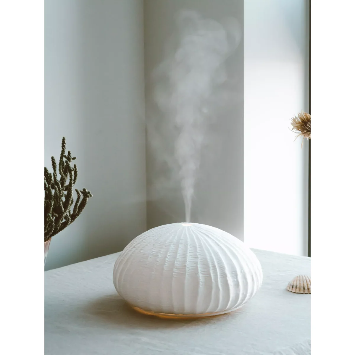 MADE BY ZEN Oceania Ceramic Electric Diffuser, White, 100ml – image 4