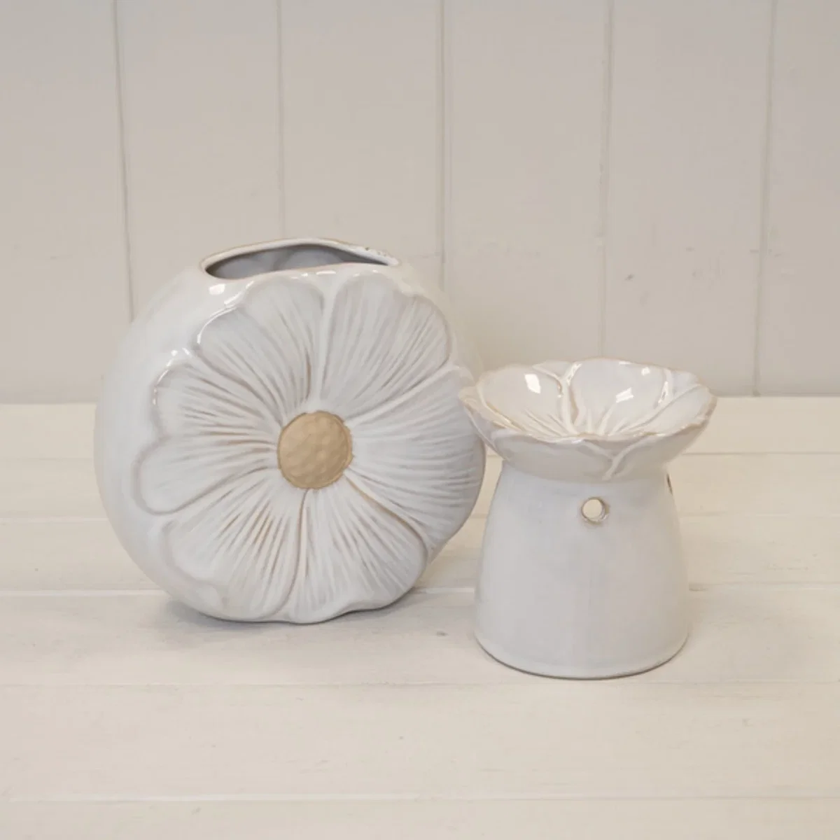 White Natural Ceramic Oil Burner with Flower Design - Natural – image 2