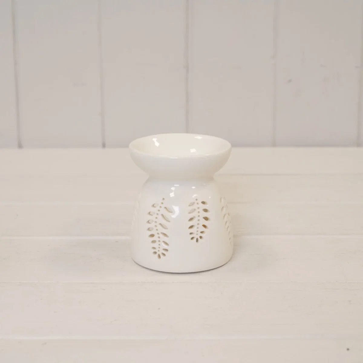 Small White Ceramic Glazed Oil Burner with Leaf Design - White – image 1