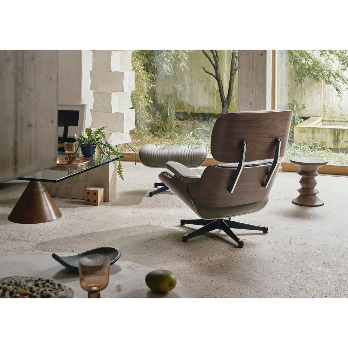 Vitra Eames Lounge Chair Santos Pal. Classic Calma 10 Dark Grey Polished/Black Base 04 – image 3