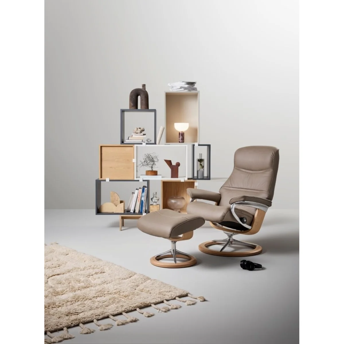 Stressless Philip Chair With Signature Base - Large - Batick Leather - With Footstool – image 5