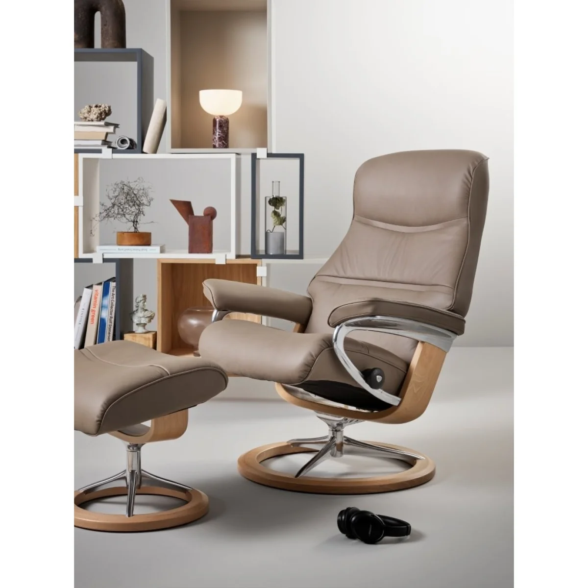 Stressless Philip Chair With Signature Base - Medium - Batick Leather - With Footstool – image 4