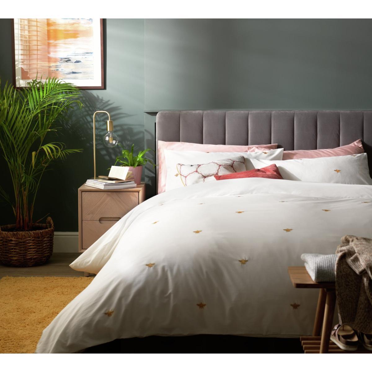 Habitat Gold Bee Embroidered White Bedding Set - Single – image 4