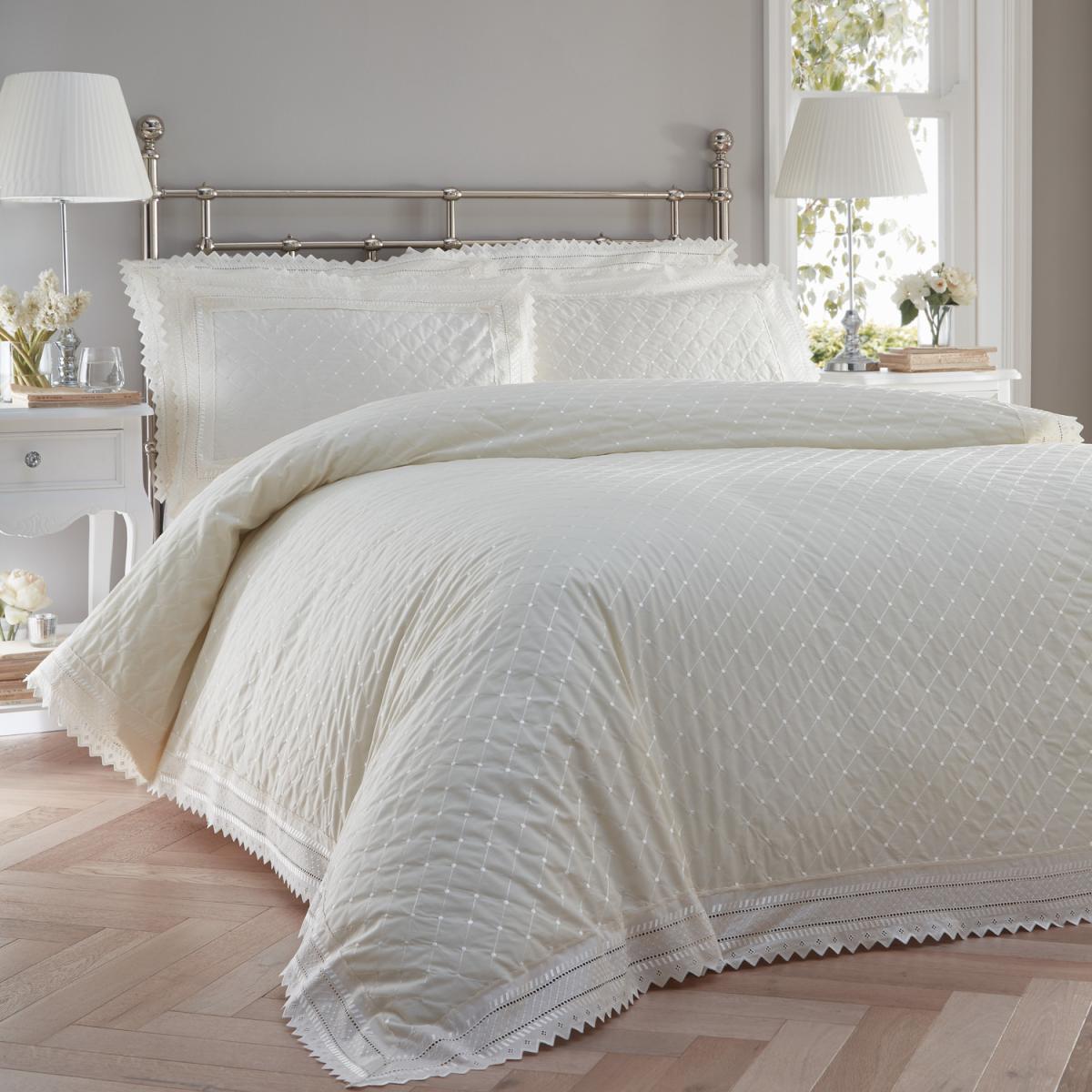 Balmoral Cream Duvet and Pillowcase Set - Cream / Single – image 1