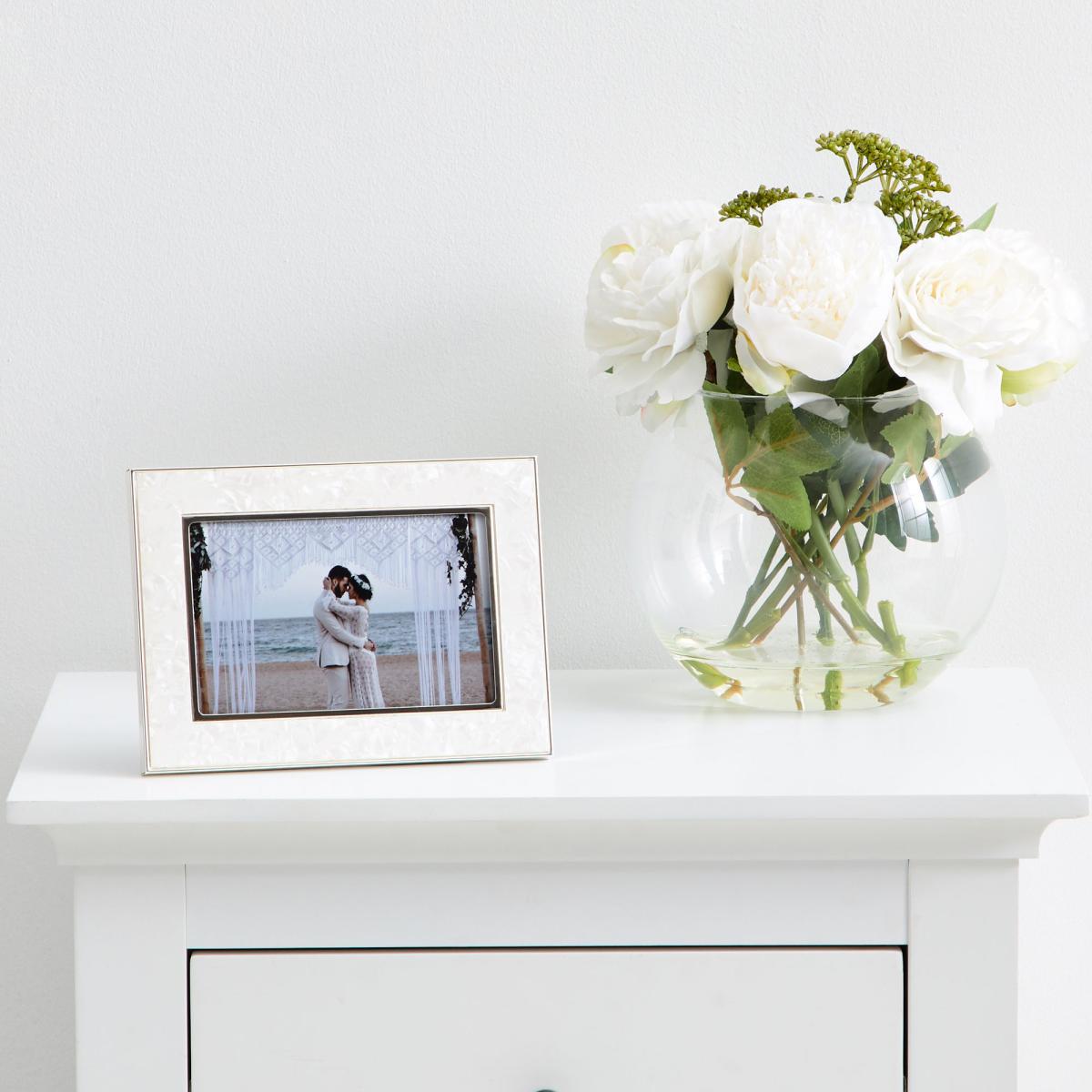 Faux Mother Of Pearl Frame 6" x 4" (15cm x 10cm) Silver – image 1