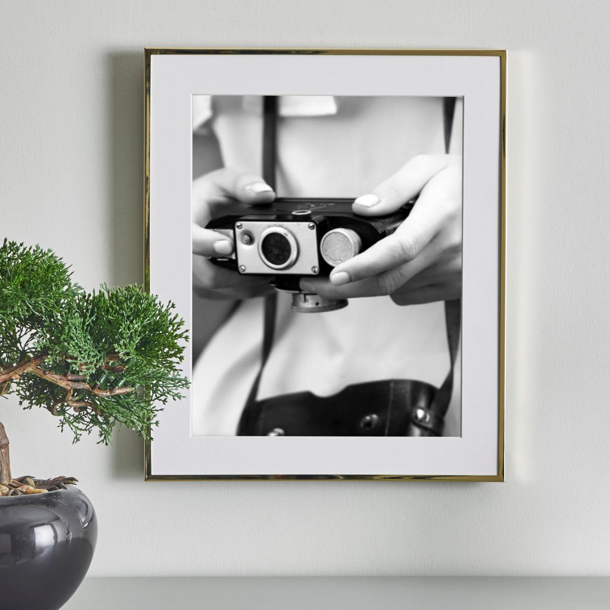 Skinny Gold Edge Frame 8" x 10" (20cm x 25cm) Gold – image 1