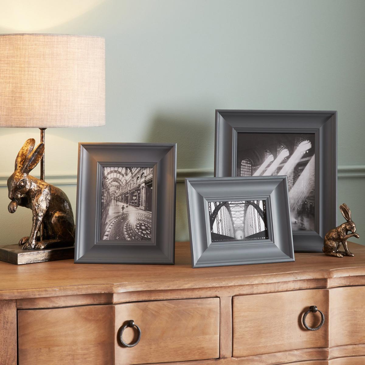 Grey Wooden Painted Photo Frame 7" x 5" (18cm x 13cm) Grey – image 3