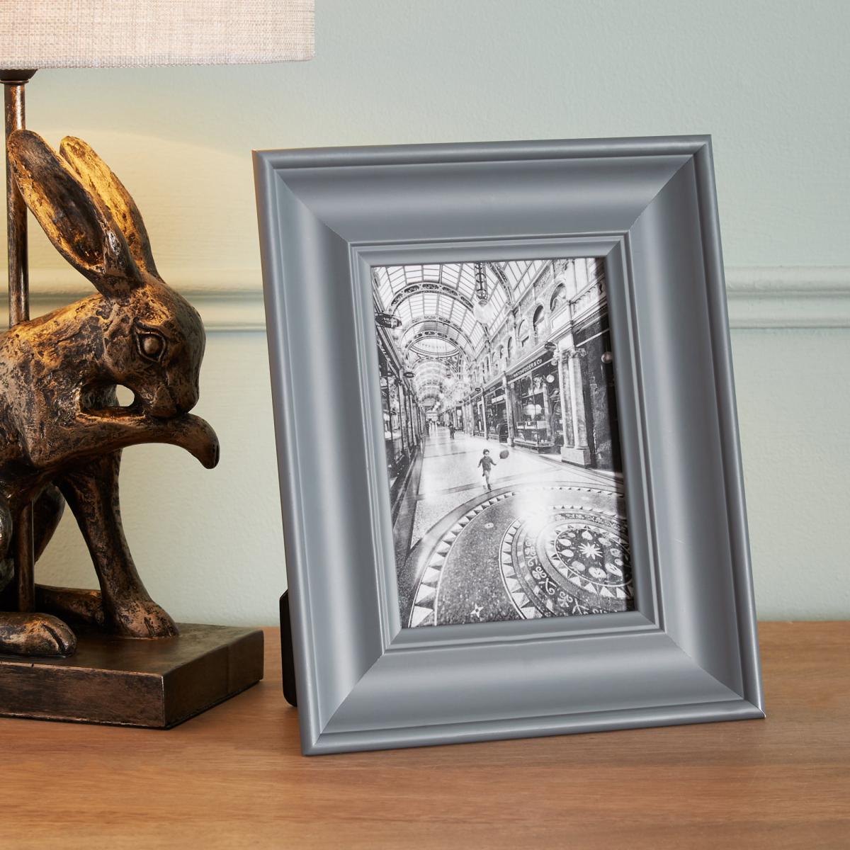 Grey Wooden Painted Photo Frame 7" x 5" (18cm x 13cm) Grey – image 1