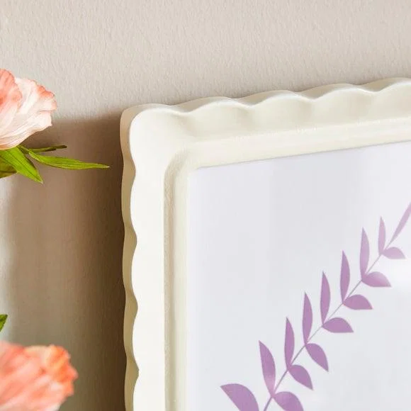 Scalloped Photo Frame – image 3