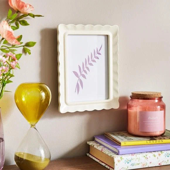 Scalloped Photo Frame – image 1
