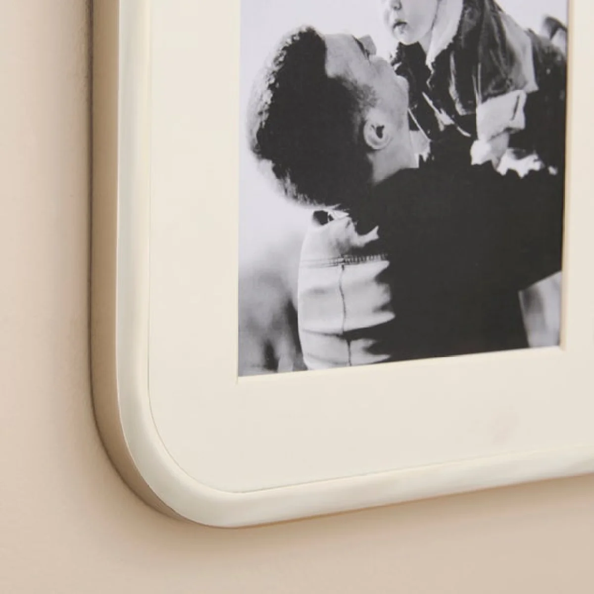 Bellamy Cast Metal Curved Corner Multi Photo Frame – image 3