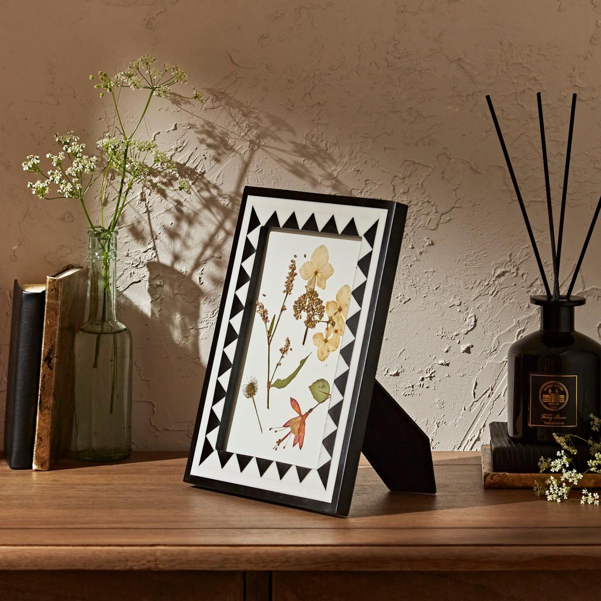 Mosaic Inlay Photo Frame 7” x 5” (18cm x 13cm) Black and white – image 2
