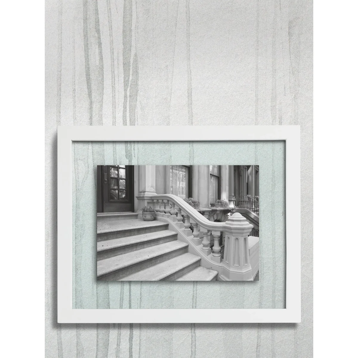 Gallery Perfect Multi-aperture Floating Photo Frame Set, 11 Photo – image 3