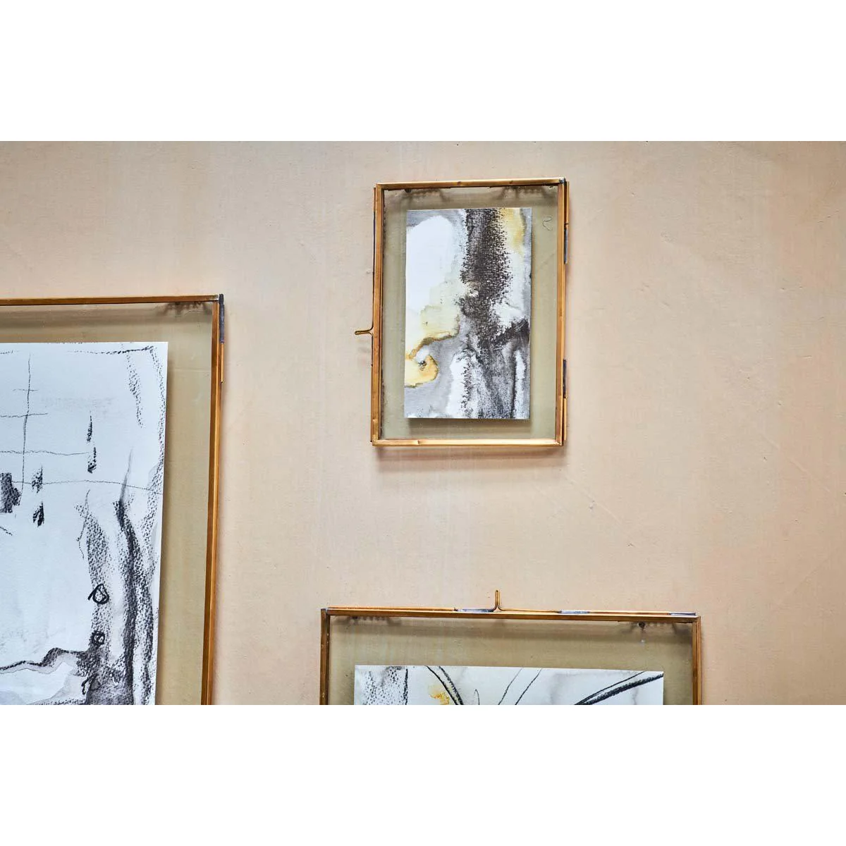 Nkuku Taluka Kiko Brass Frame | Photo Frames | Gold | Extra Large – image 3
