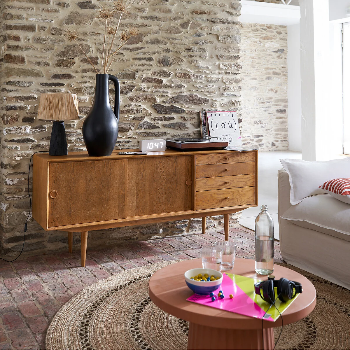 Quilda Vintage Style 2-Door 4-Drawer Oak Sideboard – image 2
