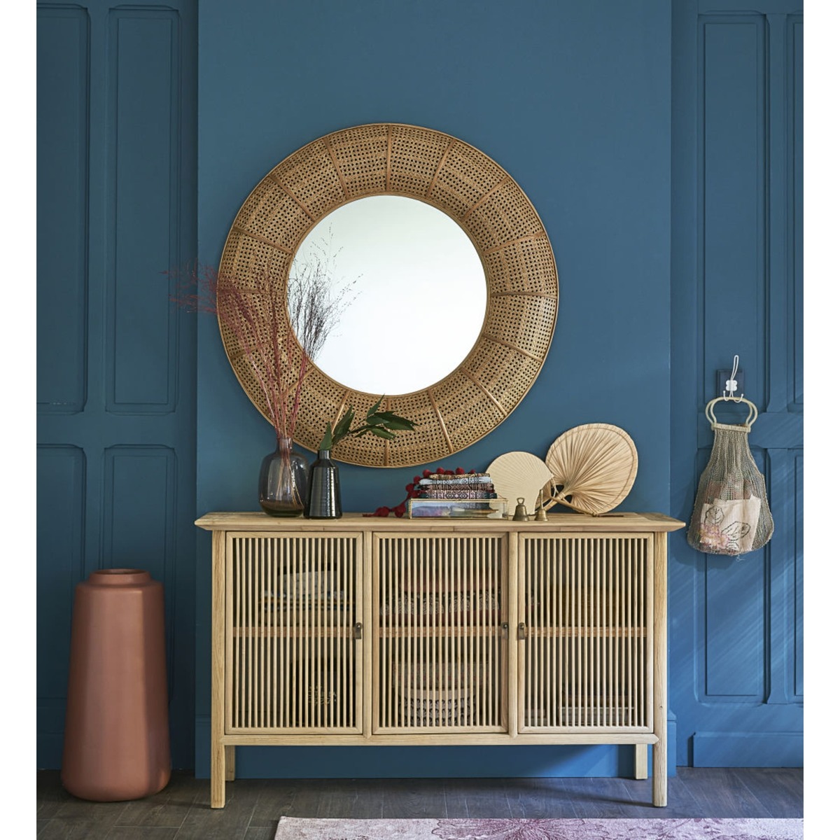 Solid Elm 3-Door Sideboard Yumi – image 4