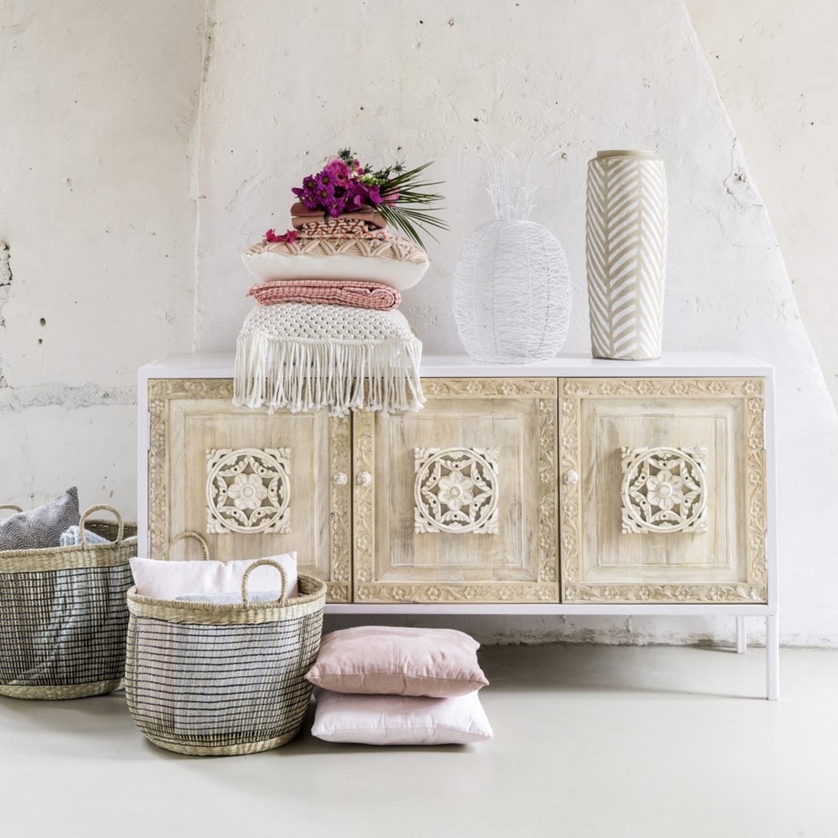 MAMBOK - White metal and sculpted mango wood 3-door sideboard – image 7